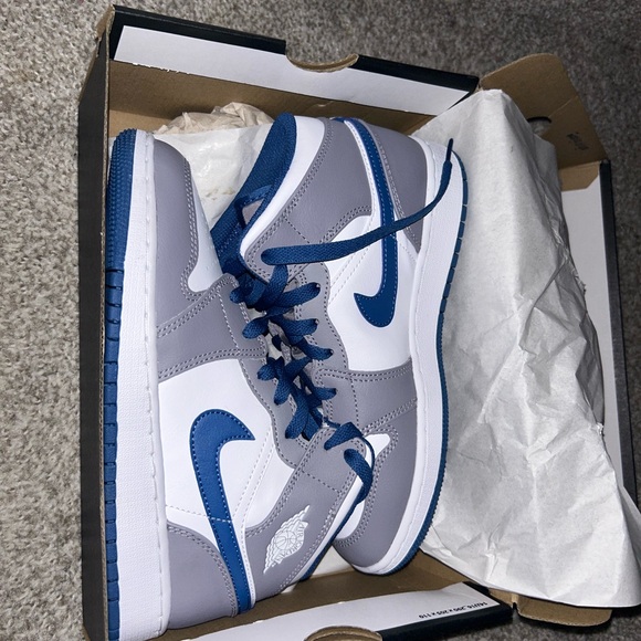 I’m selling “Cement True Blue” Air Jordan 1’s. These shoes consist of 3 colors. - Picture 3 of 3